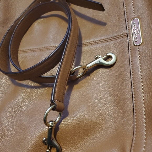 Coach Shoulder Bag - Picture 10 of 10
